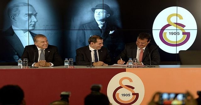 Galatasaray Ataman&#039;ın sözleşmesini 2 yıl uzattı