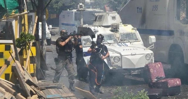 Gazi Mahallesi'nde 1 polis şehit oldu