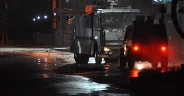 Hakkari&#039;de Adliye ve polis lojmanlarına saldırı