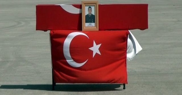 Hakkari&#039;de şehit düşen Uzman Çavuş için askeri tören