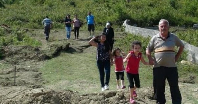 Heyelan, 27 aileyi bayramda evsiz bıraktı