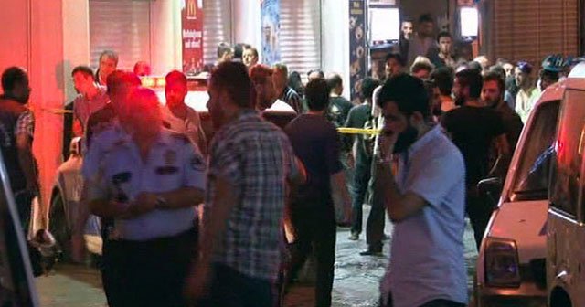 İstiklal Caddesi&#039;nde silahlı kavga, 5 yaralı!