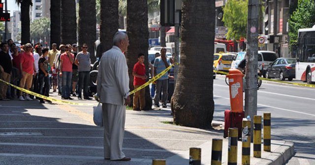 İzmir&#039;de bomba paniği