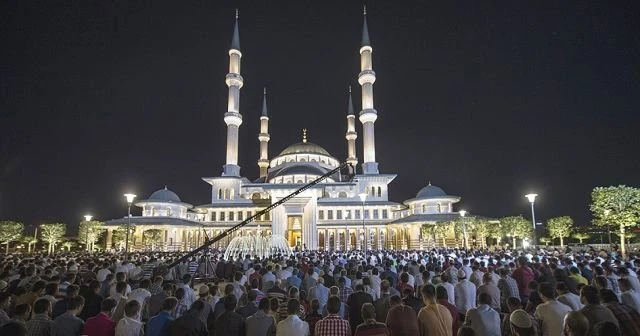 Kadir Gecesi'nde camiler doldu taştı