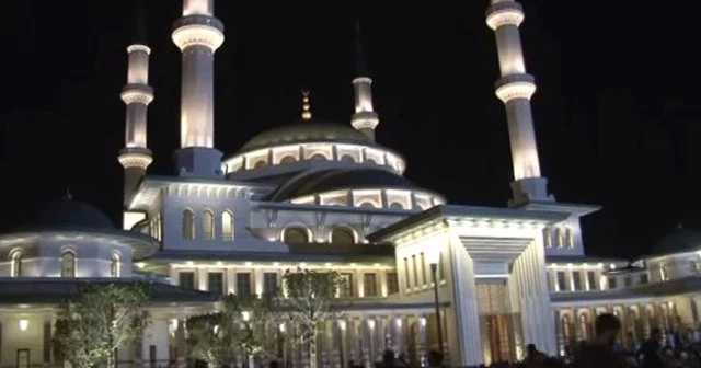 Kadir Gecesi’nde Millet Camii’ne akın ettiler