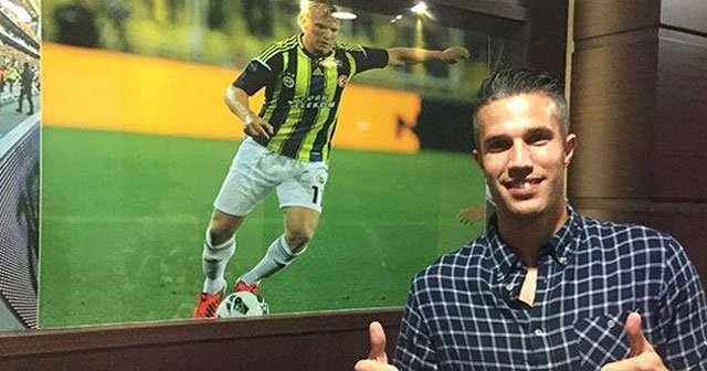 Kuyt'tan Van Persie'ye tebrik