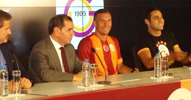 Lukas Podolski imzayı attı