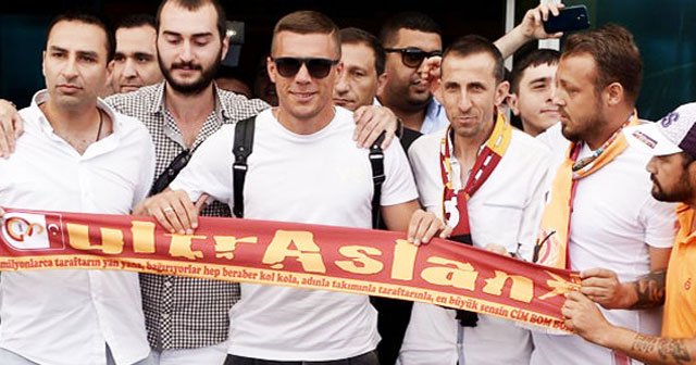 Lukas Podolski İstanbul&#039;a geldi!