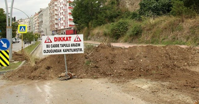 Önce kazık çaktı sonra yolu kapattı