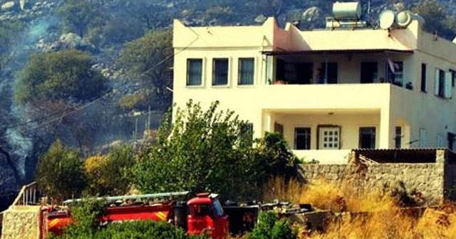 Otomobilden atılan bir izmarit Bodrum'u yaktı