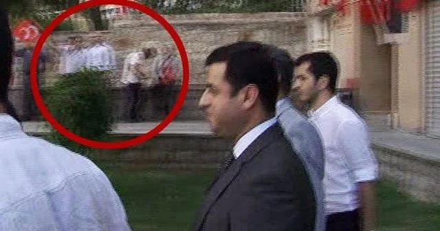 Selahattin Demirtaş&#039;a bayraklı protesto