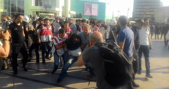 Şişli&#039;de korsan gösteriye polis müdahalesi