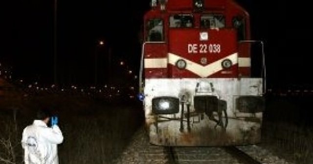 Sivas&#039;ta 2 yük treni çarpıştı, 1 ölü, 1 yaralı