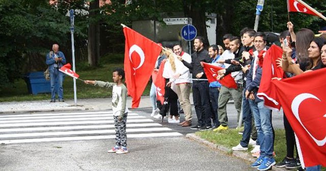 Somalili küçük Tayyip’ten PKK protestosu