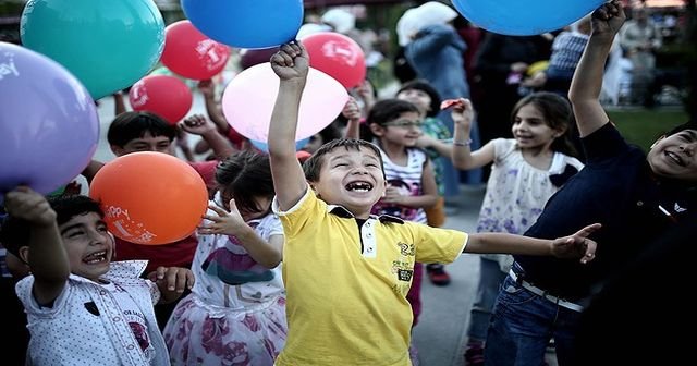 Suriyeli çocuklar İstanbul&#039;da bayramı yaşadı