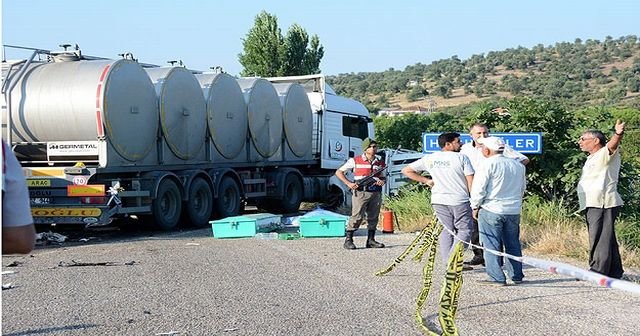 Tarım işçilerini taşıyan kamyonet ile TIR çarpıştı, 15 ölü