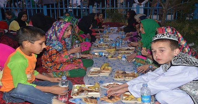 TİKA Afganistan&#039;da 350 yetime iftar verdi