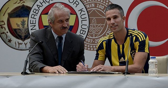 Van Persie imzayı attı