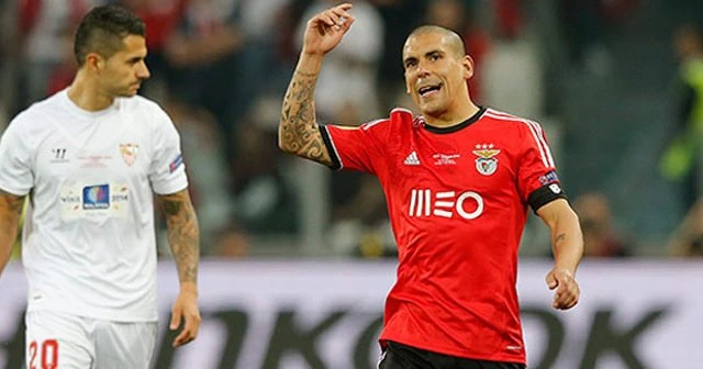 Yeni hedef Maxi Pereira