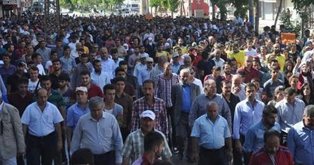 Yüksekova'da gerginlik, polisle çatıştılar