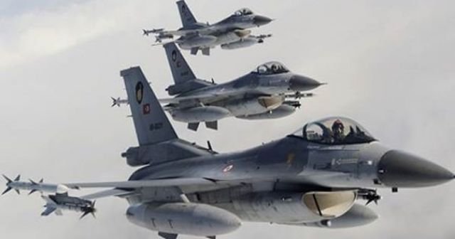 4 Türk F-16&#039;sı PKK&#039;nın mağaralarını vurdu