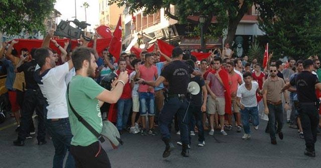 Alanya&#039;da ülkücüler HDP binasını bastı, 10 yaralı