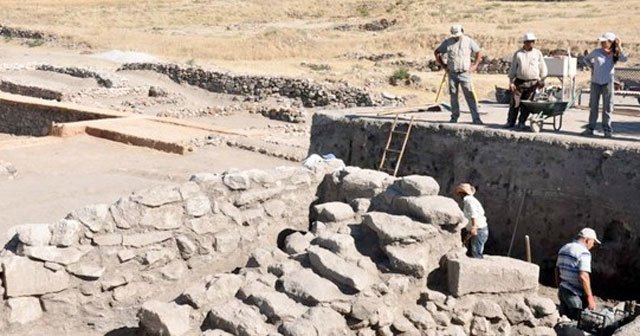 Almanya&#039;da 100 yıllık caminin kalıntıları bulundu