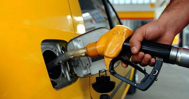 Bakan açıkladı! &#039;Düşen petrol fiyatları piyasaya yansıyacak&#039;