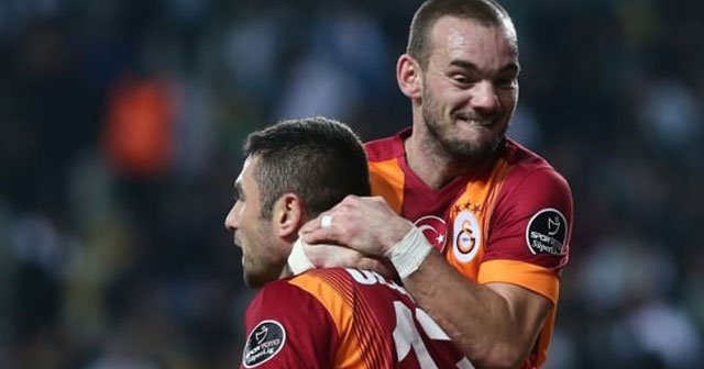 Burak&#039;tan Sneijder&#039;e sürpriz hediye