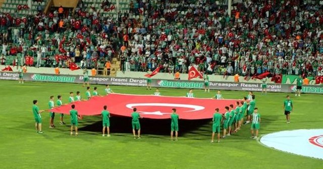 Bursaspor&#039;dan teröre bayraklı protesto