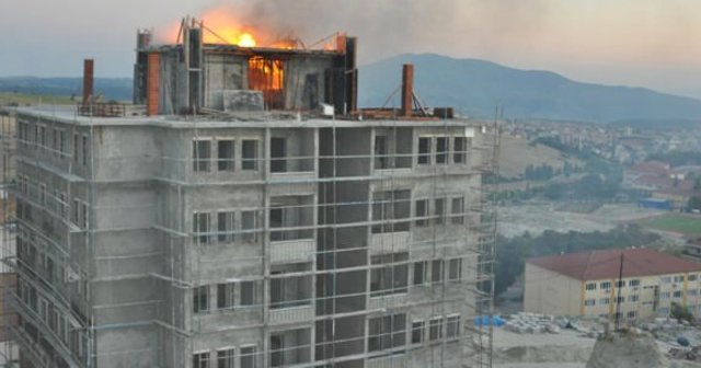 Demirci&#039;de TOKİ konutlarında yangın