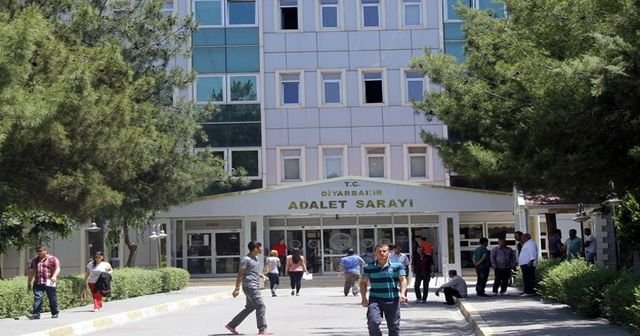 Diyarbakır&#039;da eşbaşkanlar tutuklandı