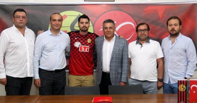 Eskişehirspor, Pinto ile 3 yıllık sözleşme imzaladı