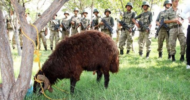 Facidan son anda dönülen karakolda kurban kesildi