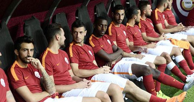 Galatasaray&#039;da 3 futbolcu daha gidiyor