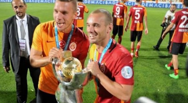 Galatasaray&#039;dan çifte rekor