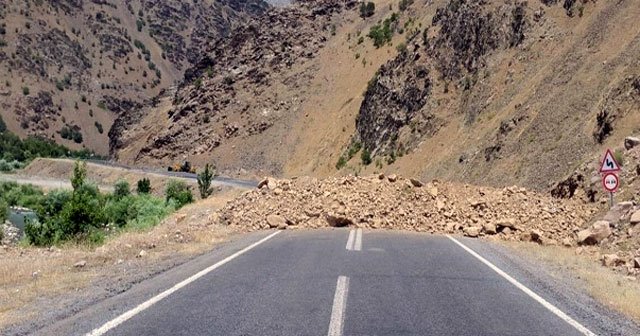 Hakkari-Çukurca karayolundaki mayınlar temizleniyor