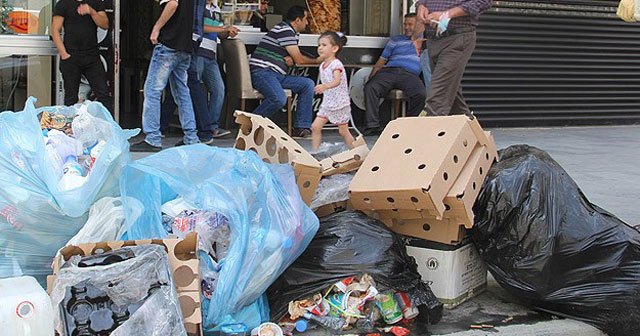 Hakkari sokaklarında çöp yığınları oluştu