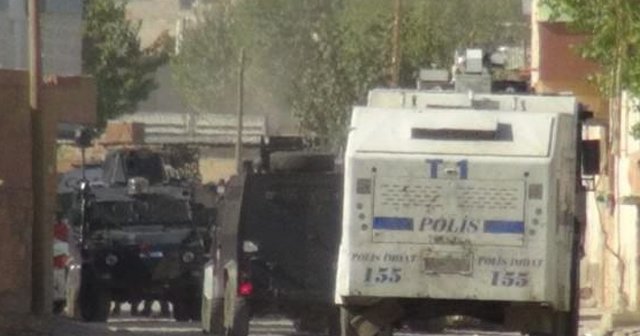 Hendek kapatan polislere saldırı