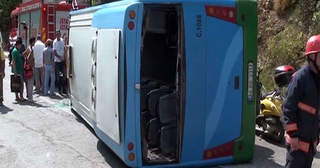 İstanbul&#039;da halk otobüsü devrildi, 7 yaralı