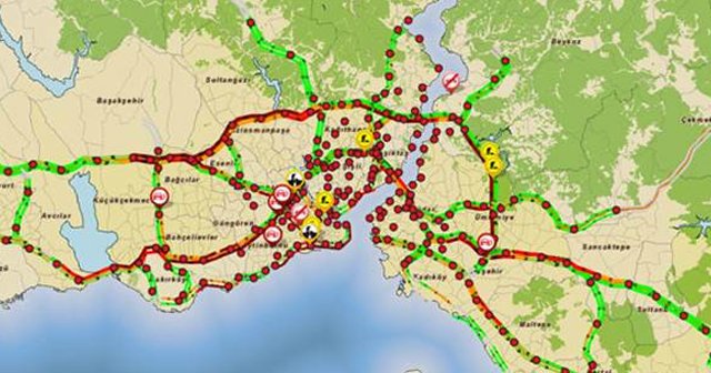 İstanbul&#039;da trafik felç oldu