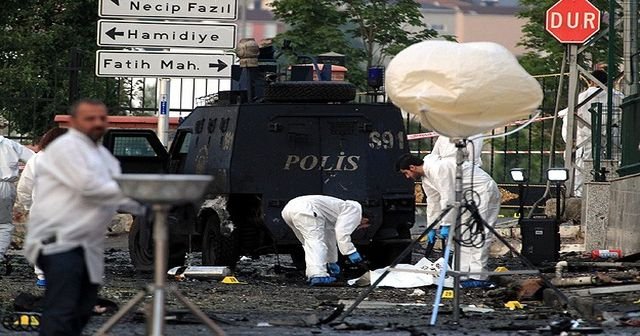 İstanbul&#039;daki saldırıda polis müdürü şehit oldu