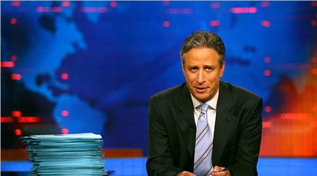 Jon Stewart The Daily Show'a veda etti