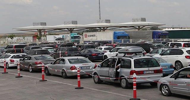 Kapıkule'de 3 kilometre kuyruk oluştu