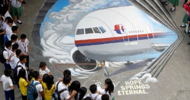 Kayıp Malezya uçağının parçaları bulundu