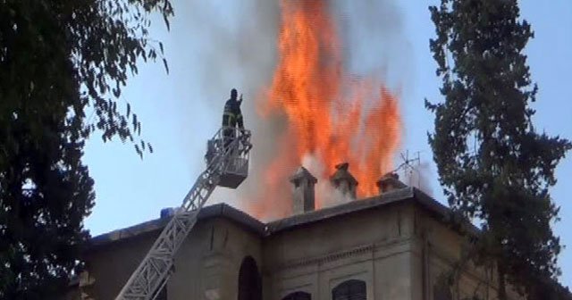 Kilis Müzesi&#039;nin çatısında yangın çıktı