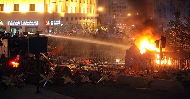 Lübnan&#039;da &#039;yolsuzluk&#039; ve &#039;çöp&#039; krizi büyüyor