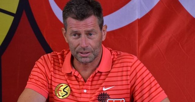 Michael Skibbe&#039;den Fenerbahçe&#039;ye gözdağı