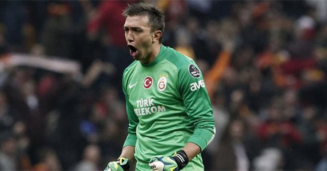 Muslera&#039;ya İngiliz kancası