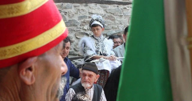 Osmanlı köyünde 7 yüz yıllık sünnet düğünü